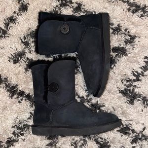 Short black UGG boots with button